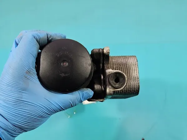 Oljefilterbas Mercedes CLS C219 3.5 V6 A2721800410 image 4