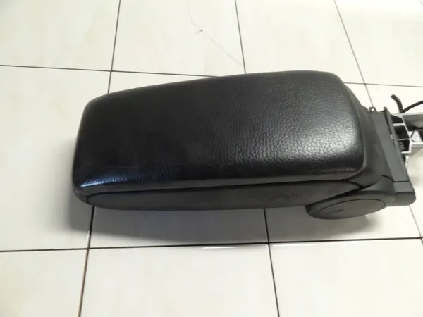 Audi A6 C5 Armlehne OEM 4B0864207M - Gebrauchter Zustand image 3