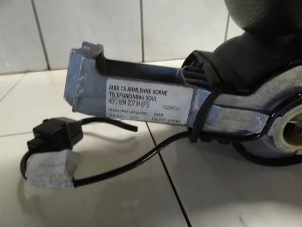 Audi A6 C5 Armlehne OEM 4B0864207M - Gebrauchter Zustand image 6