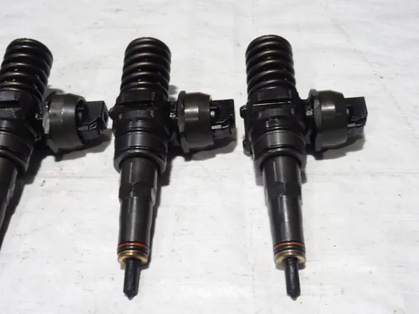 Brandstofpomp OEM 038130073AG voor Skoda Octavia II 1.9 TDI image 3