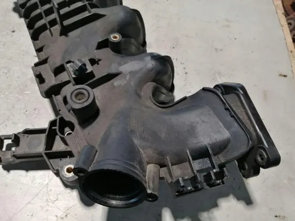 Colector de admisión usado OEM 9684941780 Peugeot 407 SW image 3
