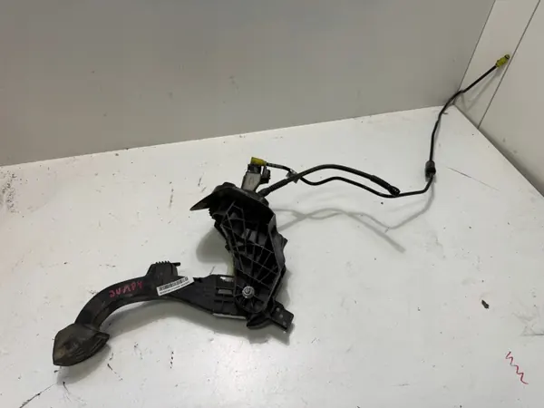 Pedal da embraiagem OEM 98189023800 para Citroen Jumpy image 2