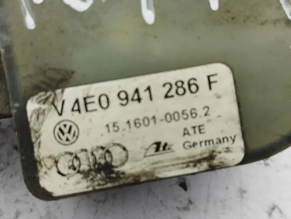 Audi A8 S8 D3 2004 Sensor de nível de farol direito OEM image 2