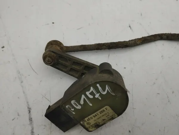 Audi A8 S8 D3 2004 Sensor de nível de farol direito OEM image 7