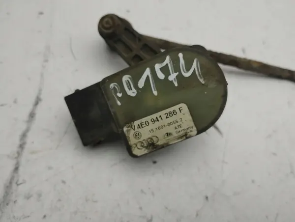 Audi A8 S8 D3 2004 Sensor de nível de farol direito OEM image 8