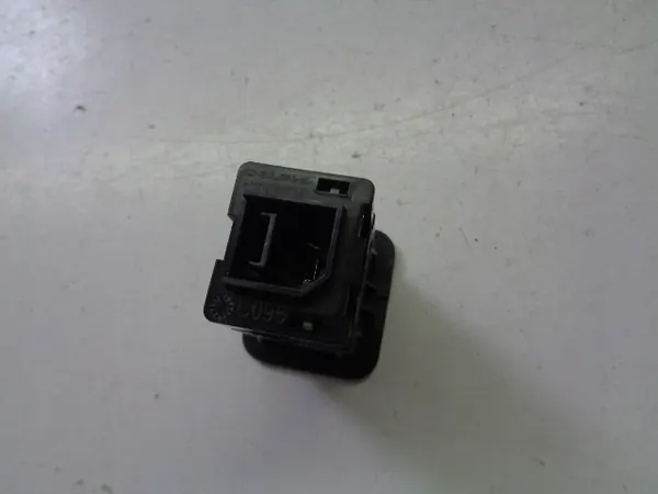 Tomada USB OEM 735600659 para Jeep Renegade image 3