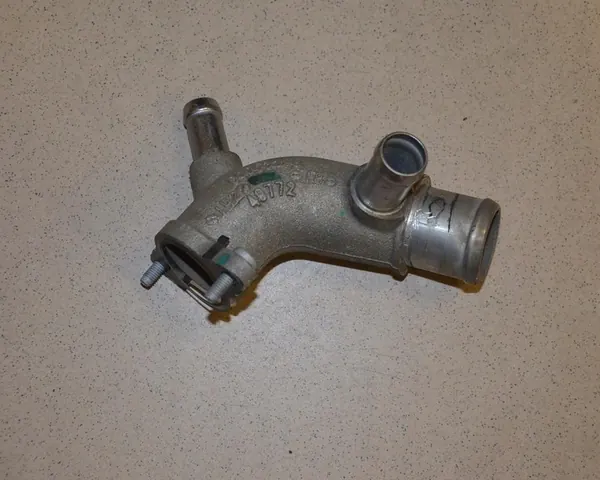 Tuyau de pompe à eau Jeep Wrangler JL 2018+ 2.0T OEM 68AC image 1