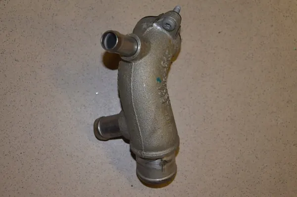 Tuyau de pompe à eau Jeep Wrangler JL 2018+ 2.0T OEM 68AC image 2