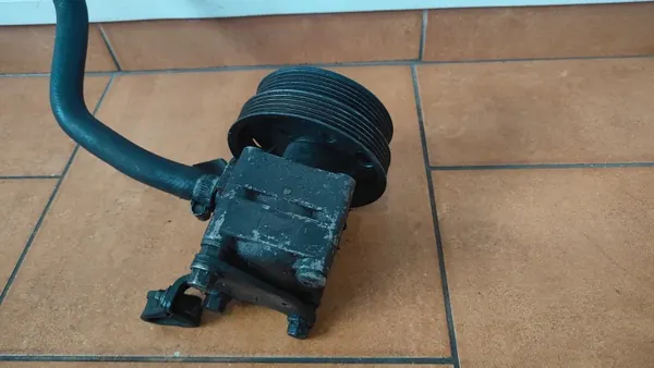 Pompe de direction OEM 30731821 pour Volvo S60 V60 XC60 image 4