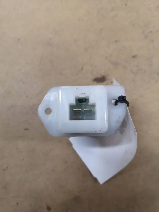Lämmityspuhaltimen rele OEM 70T037A22 Nissan Qashqai image 3