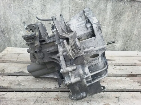Renault vaihteisto OEM 8200559512 Scenic II 1.9DCI image 3