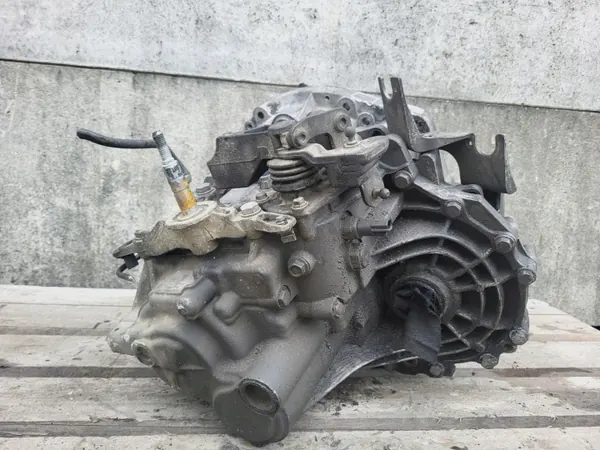 Renault vaihteisto OEM 8200559512 Scenic II 1.9DCI image 4