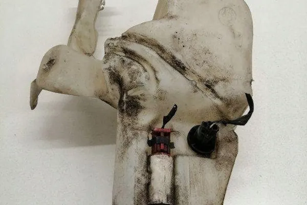 Ruitensproei reservoir VOLVO S60 I 2.4L diesel 2002 image 2