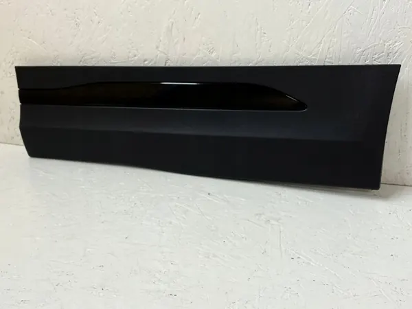 Mercedes GLA W247 Vasen Takaoven Lista OEM A2477374900 image 2