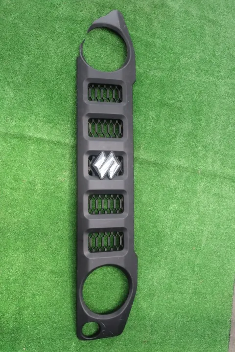 Grille-embleem Suzuki Jimny 2023 OEM 72110-78R01-C48 image 2