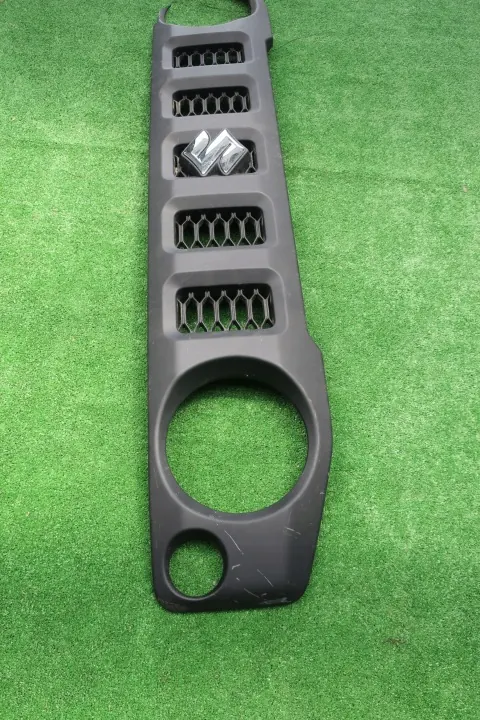 Grille-embleem Suzuki Jimny 2023 OEM 72110-78R01-C48 image 3