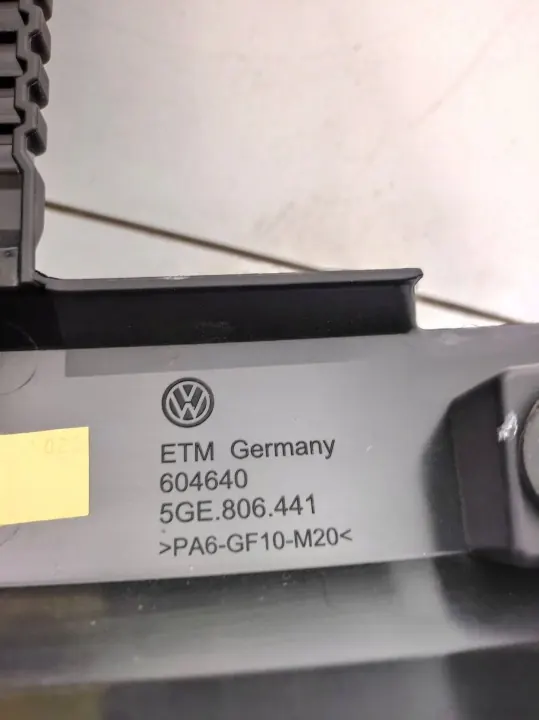 Couvercle Moteur OEM 5GE806441 pour VW E-Golf VII image 8