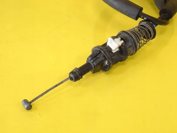 Enlace de Gas Mazda 626 OEM DRC72664 - Usado image 3