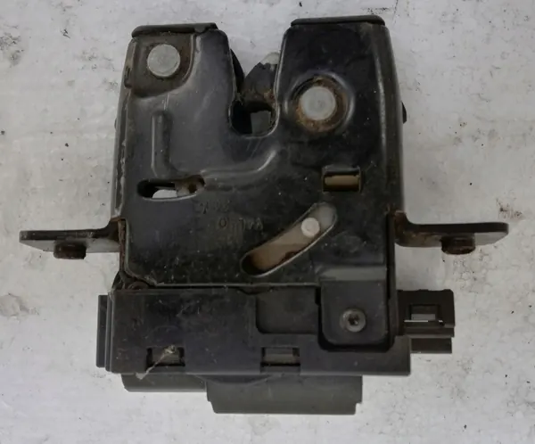 Renault Kangoo II tavaratilan lukko OEM 8200497798 image 2
