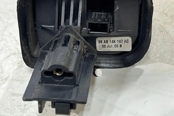 Schakelpaneel FORD FOCUS 1.8L diesel 2000 image 3