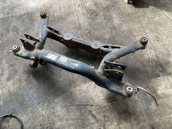 Viga de eje trasero OEM 5N0505235AG para Skoda Yeti image 4