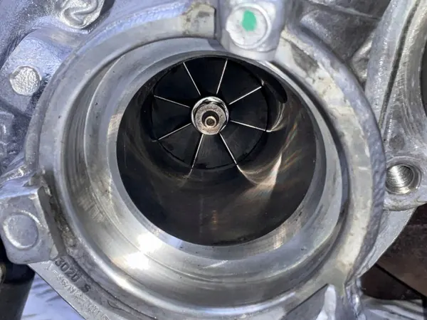 Turbo Skoda Karoq 2019 OEM 04L253020S - Usado image 4