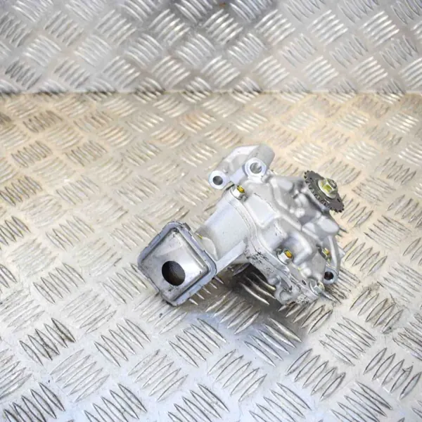 Toyta Oljepump OEM 151000T040 - Begagnad image 2