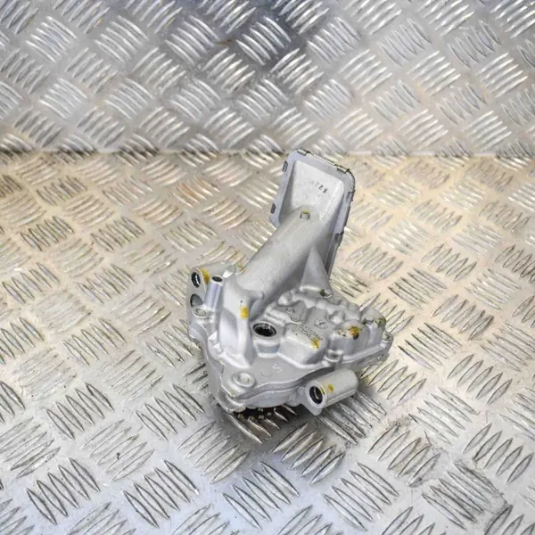 Toyta Oljepump OEM 151000T040 - Begagnad image 3