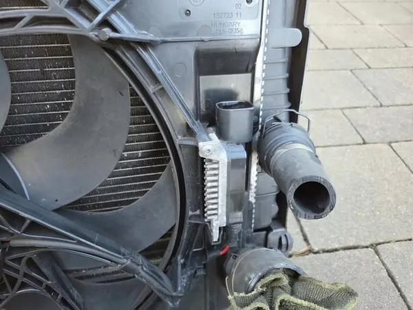 Conjunto de radiadores BMW 1 F20 F21 con ventilador 2014 image 4