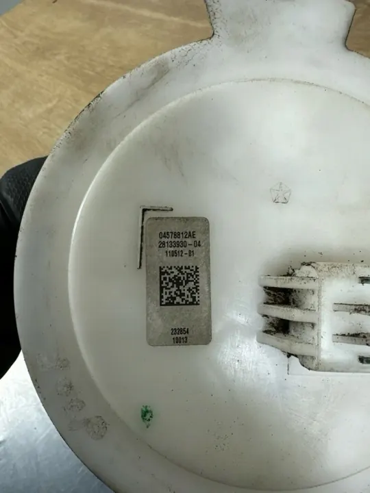 Jeep OE Bränslepumpsflytare OEM 04578812AE - Begagnad image 9