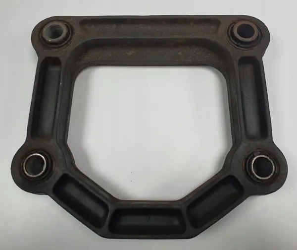 Jaguar XK8/XKR 1997 väliseinäkiinnike OEM RCCC2891F image 3