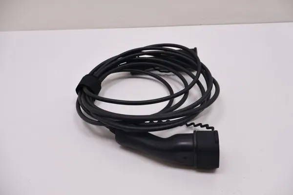Cable de carga Volvo V60 II OEM 35850801 - Usado image 7