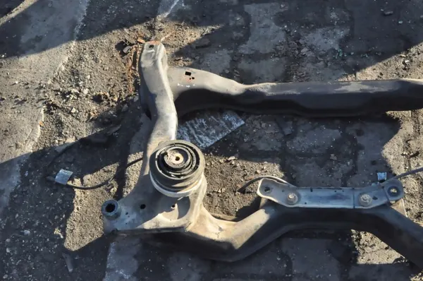 Brazo de suspensión Mercedes OEM A1716220004 - Usado image 3