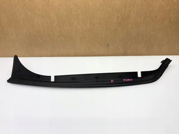 Dörrtätning höger fram OEM 9678379980 001 C4 Picasso II image 2