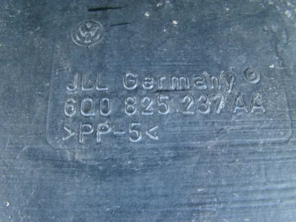 Volkswagen OE Motorlock 6Q0825237AA image 2