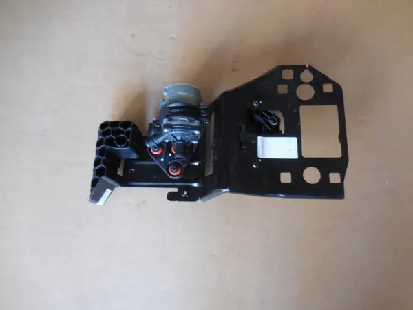 Módulo refrigeração Audi E-Tron suporte bomba OEM 4KE121260K image 2
