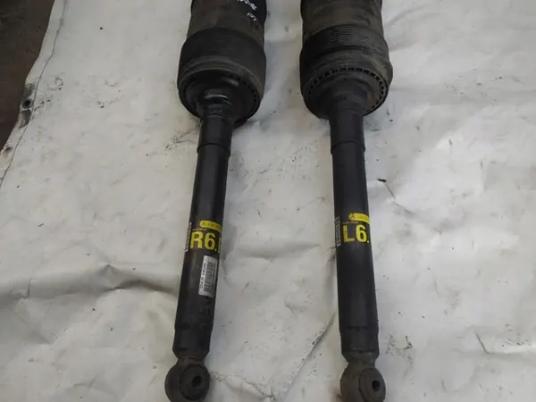 Bakre Vänster Stötdämpare Mercedes CL W216 image 3