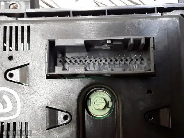 Ecrã de visualização Opel Astra H OEM 13208194 Usado image 4