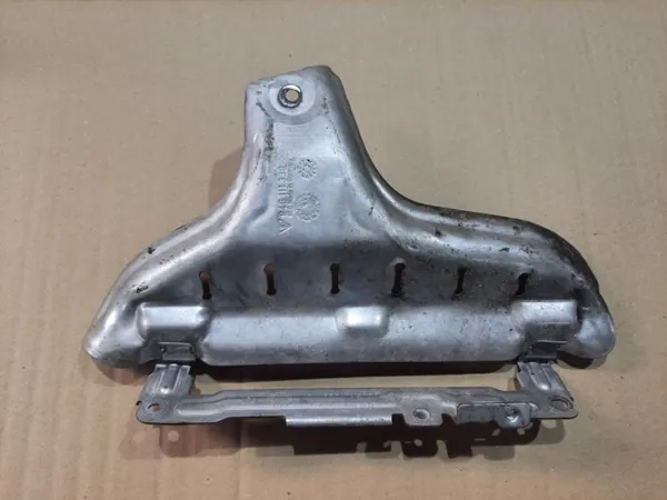 Escudo Térmico Porsche OEM 94611133876 - Usado image 2