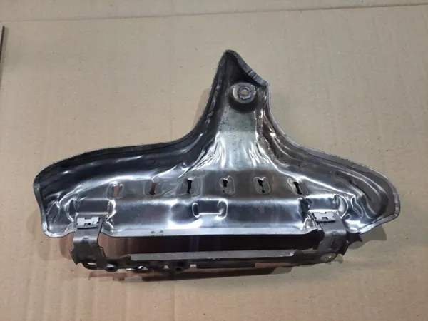 Escudo Térmico Porsche OEM 94611133876 - Usado image 3