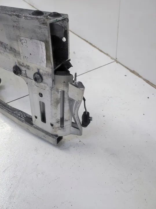 Rinforzo paraurti anteriore Mercedes C-Class W206 OEM image 5