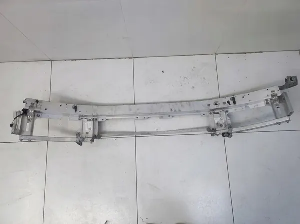 Rinforzo paraurti anteriore Mercedes C-Class W206 OEM image 8