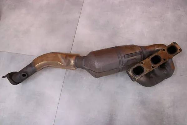 OEM 7516734 7516735 BMW Abgaskrümmer Katalysator image 4