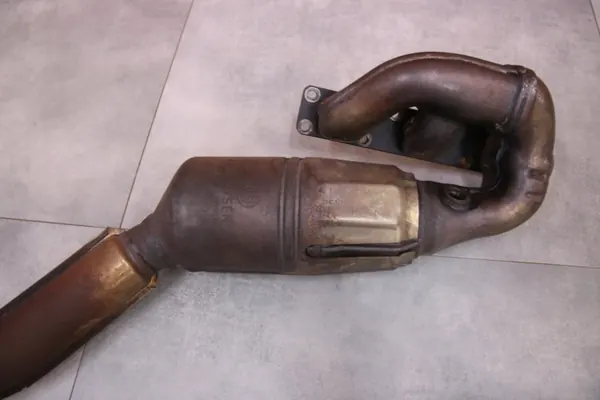 OEM 7516734 7516735 BMW Abgaskrümmer Katalysator image 7