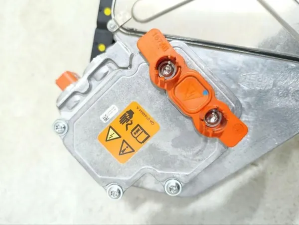 Invertteri Chrysler Pacifica 2021 OEM P05185115AF image 7