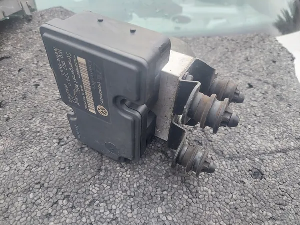 Pompe ABS Audi A3 8P VW Golf V 1K0614117H 1K0907379P image 3