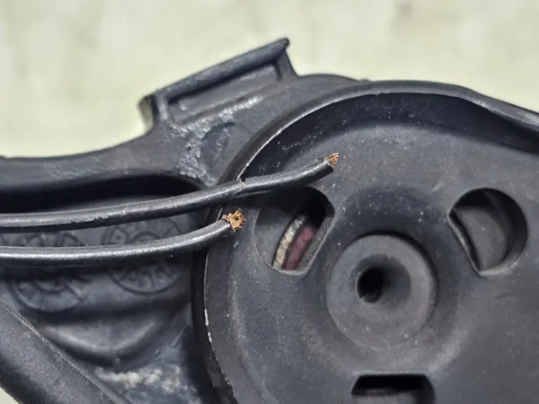 Mercedes W222 etupyyhinvarsi OEM A2228200640 image 8