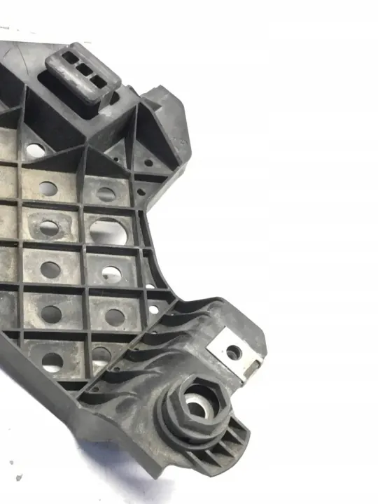 Audi Q3 Höger Strålkastarfäste OEM 8U0941454 image 3
