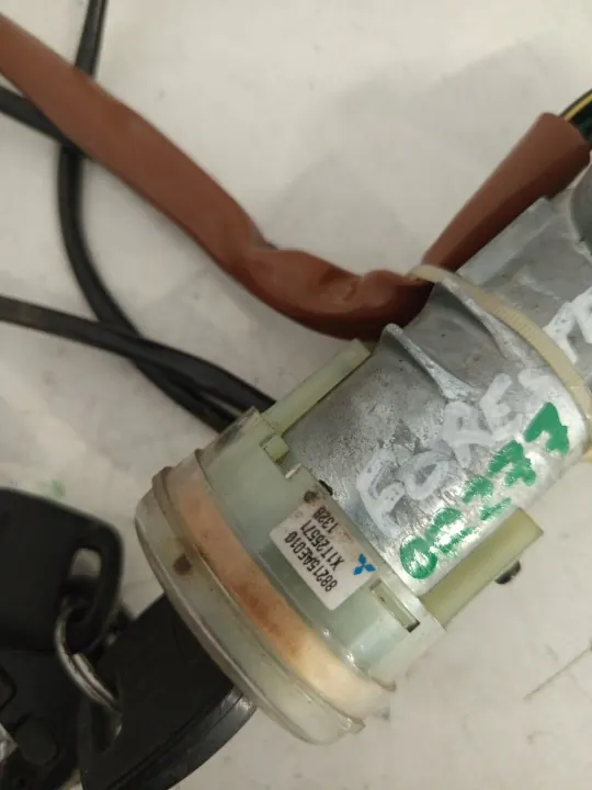 Interruptor de encendido Subaru OE OEM 88215AE010 - Usado image 5