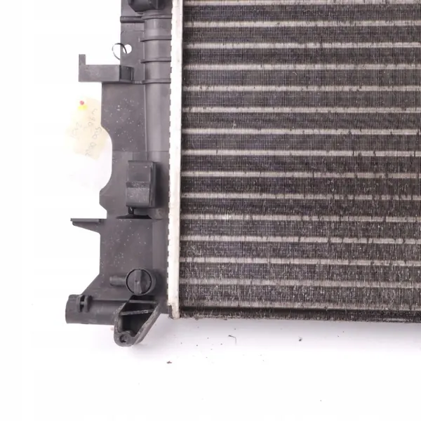 Radiador de Refrigerante OEM A9065000002 Usado image 6